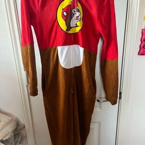 NWT Youth buc-ee’s onesie, size MEDIUM/LARGE